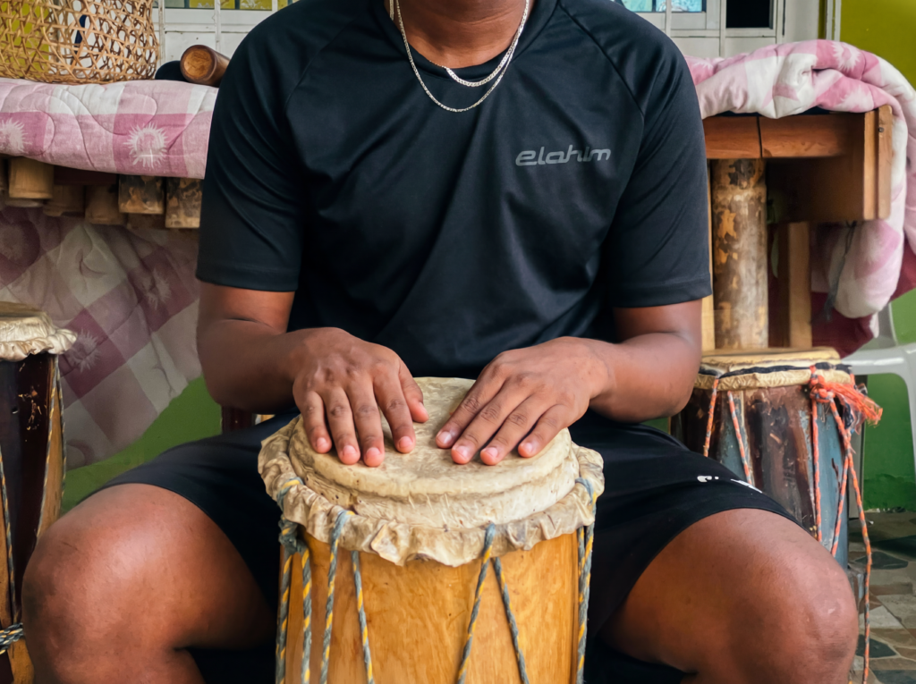 Los niños y adolescentes de estos sectores carecen de espacios para dedicarse a otro tipo de actividades como deportes o música. | Foto referencial: Archivo 2026.